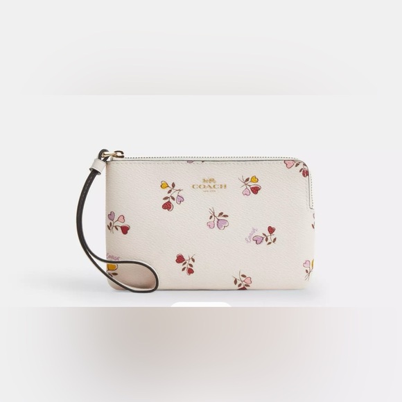 COACH NWT Corner Zip Wristlet with Heart Print - Picture 15 of 17